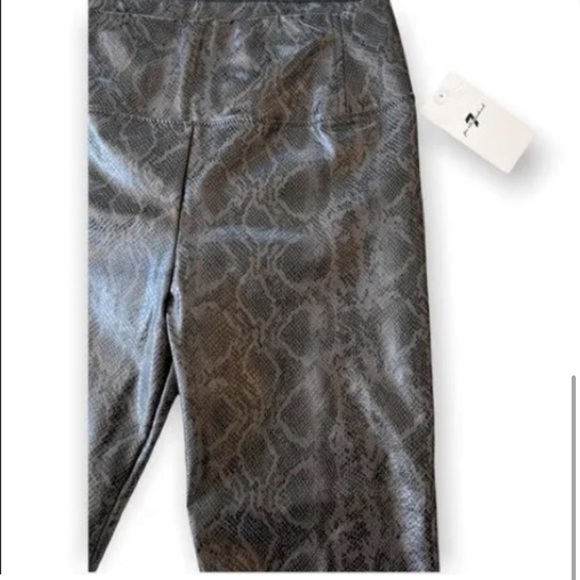 7 FOR ALL MANKIND PANTS 💋NWT - Picture 5 of 9